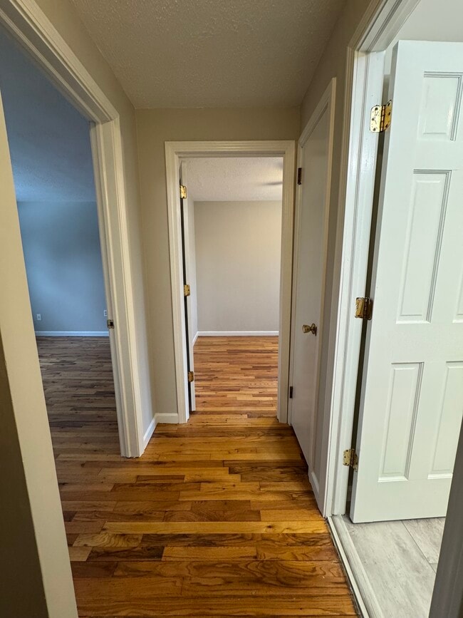 Building Photo - 144 E Main St