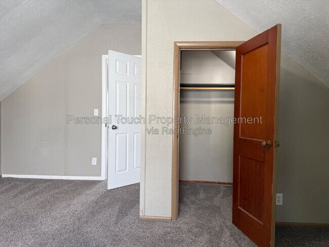 Building Photo - 413 22nd St S