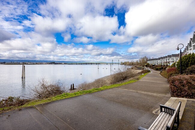 Building Photo - 1716 SE Columbia River Dr