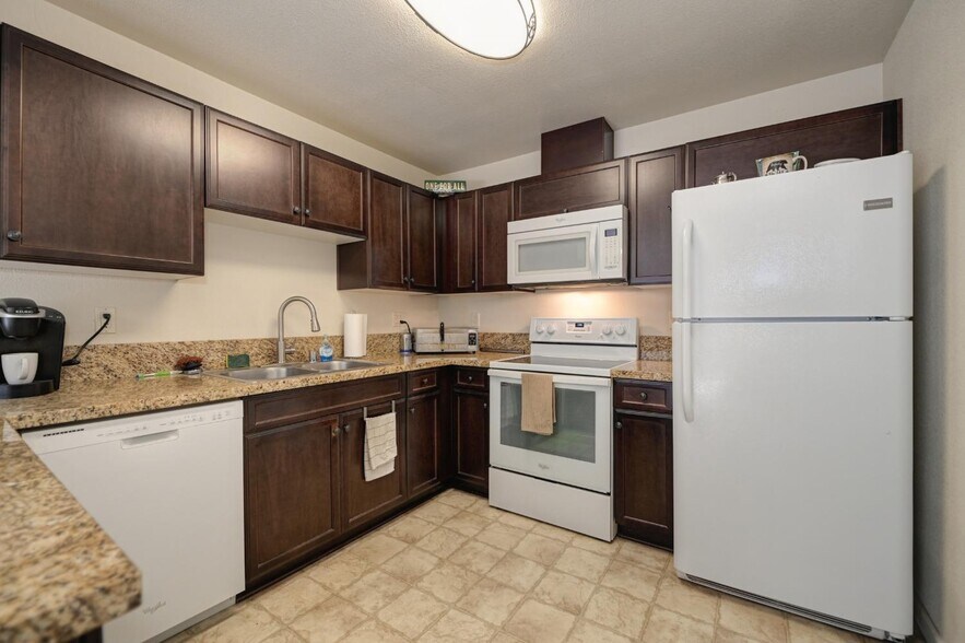Building Photo - 4803 Lewis Carroll Way