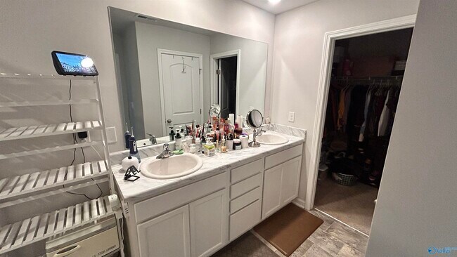 Building Photo - 174 Meadow Ridge Dr