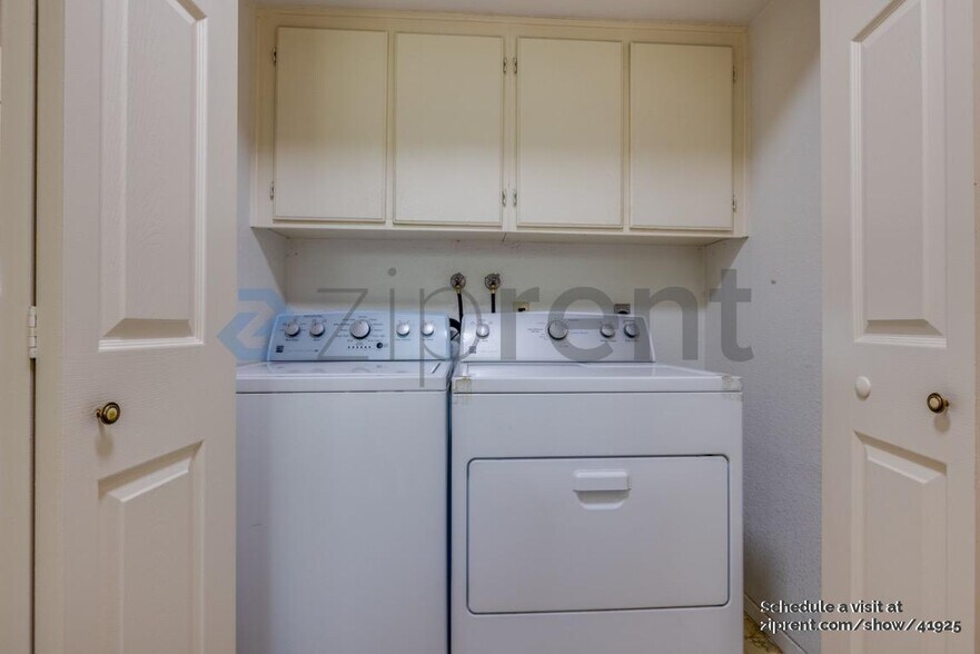 Building Photo - 11358 Havstad Dr