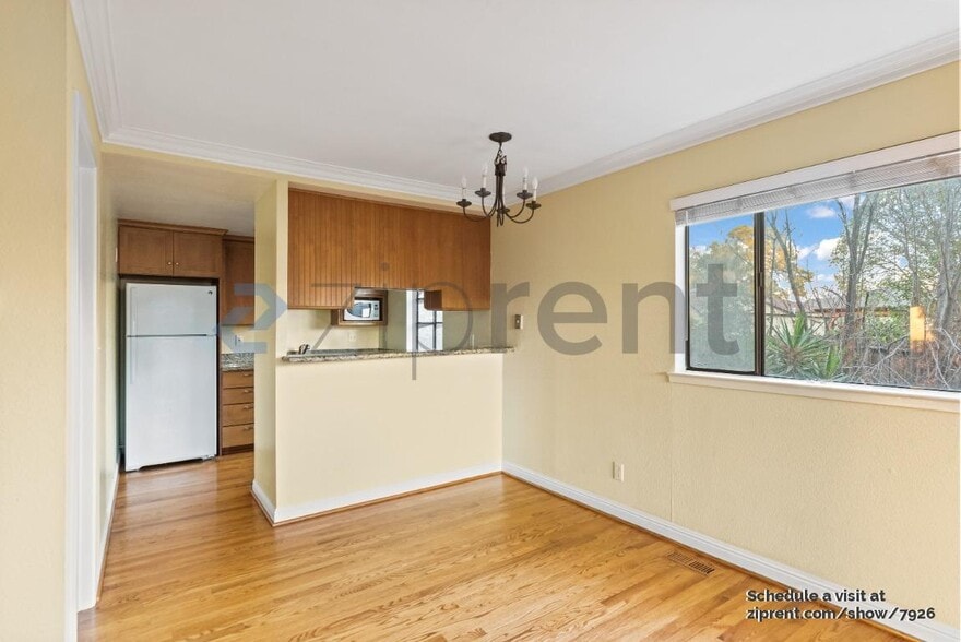 Building Photo - 824 Cedar St