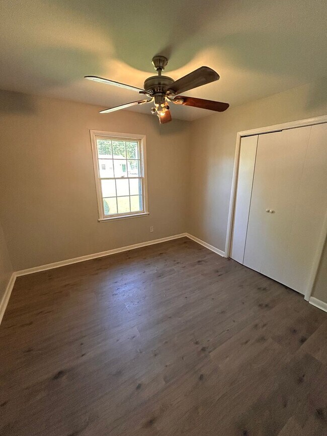 Building Photo - Move in Ready