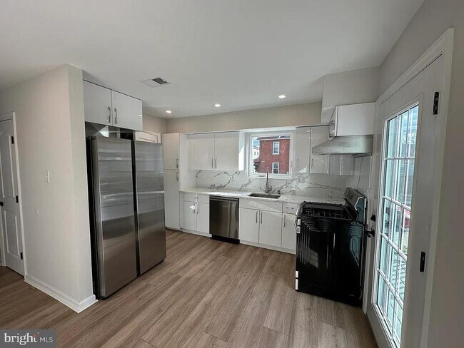 Building Photo - 102 Stuart Ave