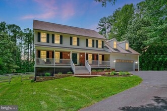 Building Photo - 8 Wilderness Ct