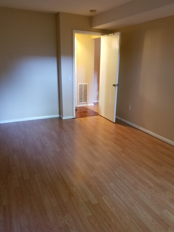 Building Photo - 4 Shrewsbury Green Dr