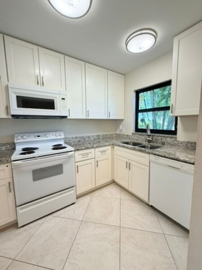 Building Photo - 26560 Southern Pines Dr