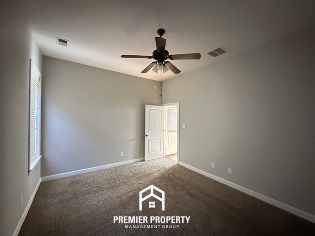 Building Photo - 6942 Lagrange Grove Dr