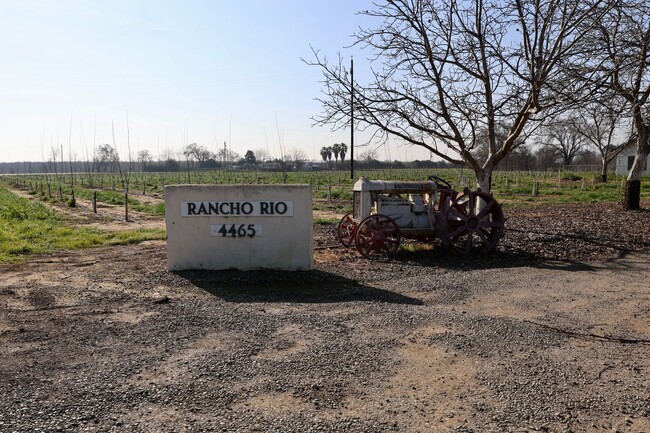 Building Photo - Authentic Country Living