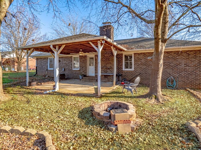 Building Photo - Available end of January.