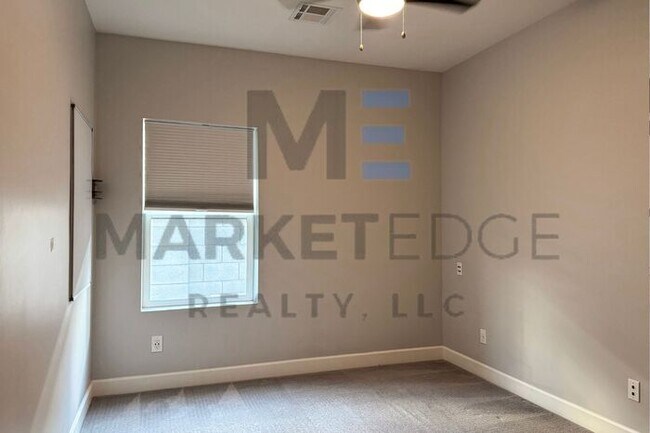 Building Photo - 4Bed/2Bath Home at 7th St/Baseline! JOIN T...