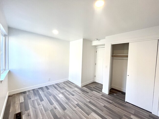 Building Photo - 26 W Girard Ave