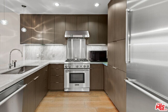 Building Photo - 1705-1725 Ocean Ave