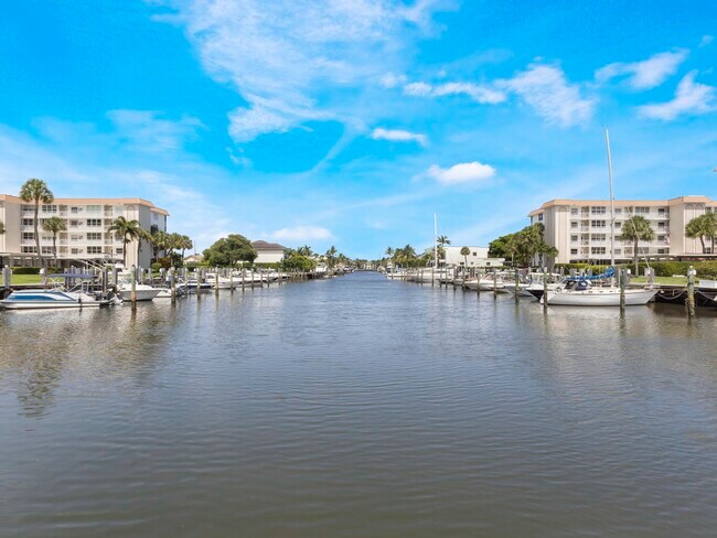 Building Photo - 2649 Florida Blvd