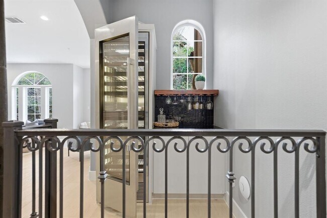 Building Photo - 1529 Barton Springs Rd