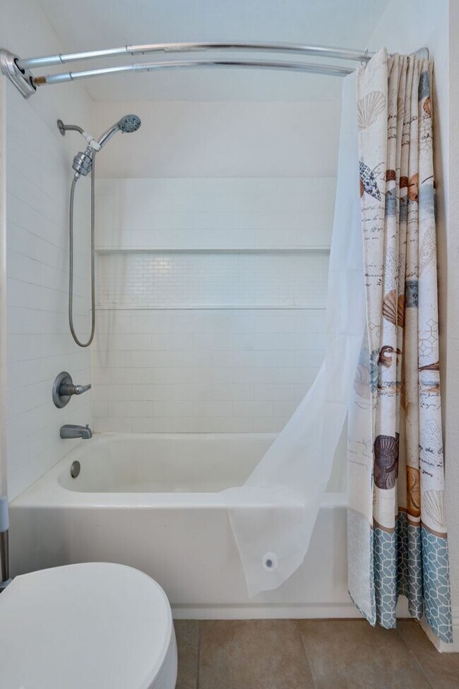 Building Photo - Spacious 4-Bedroom Home, Beautifully Maint...