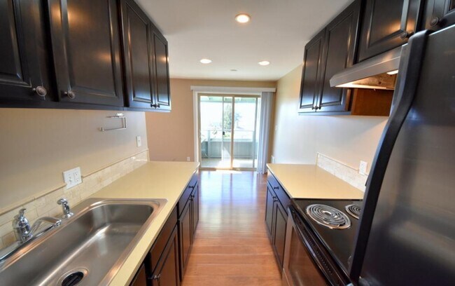 Building Photo - Fremont 5-plex Apts. - 1 bedroom