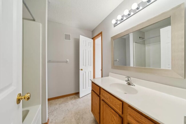 Master Bath - 7348 Timber Crest Dr S