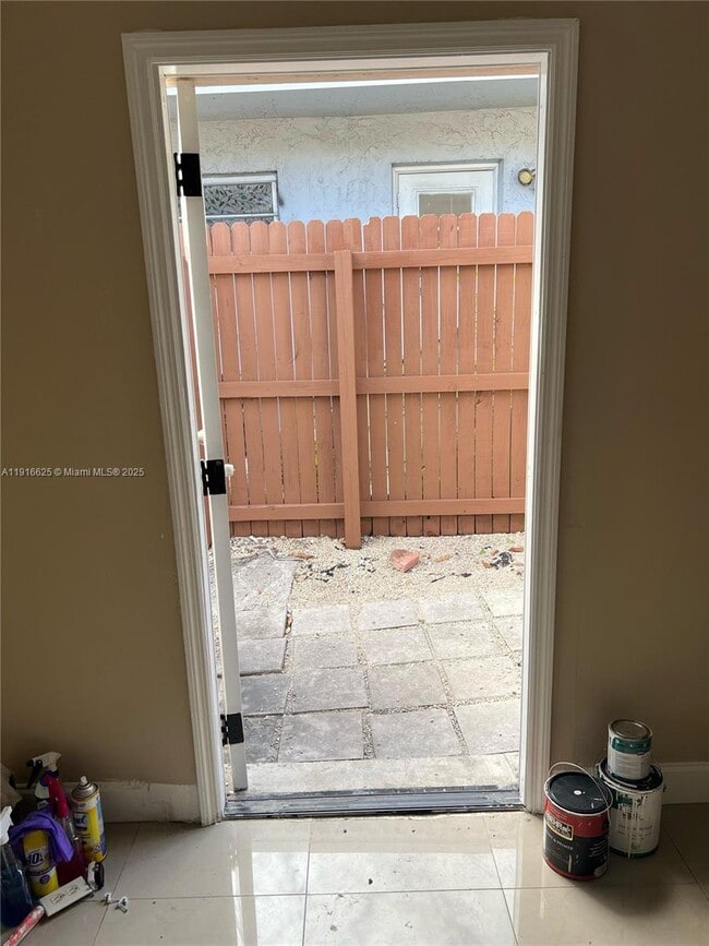 Building Photo - 4121 SW 20th St