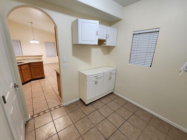 Building Photo - 1219 Gunsight Peak Dr