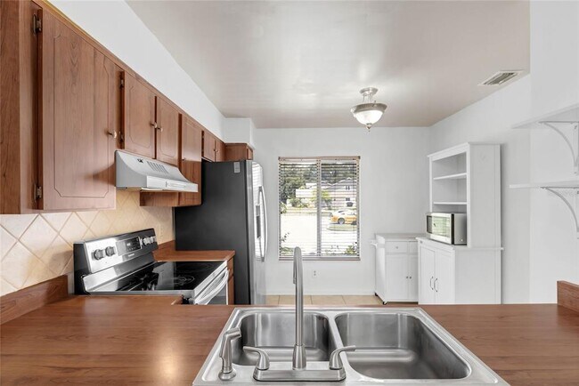 Building Photo - 638 Olympic Dr