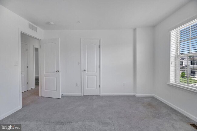 Building Photo - 8008 Hubble Dr