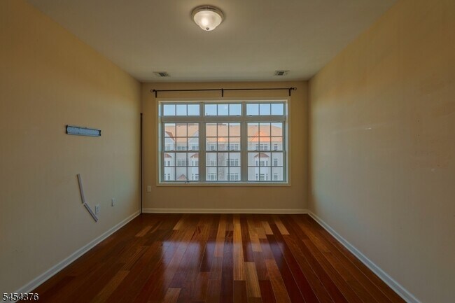 Building Photo - 104 E Elizabeth Ave