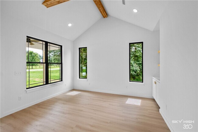 Building Photo - 5 Central Heights Way