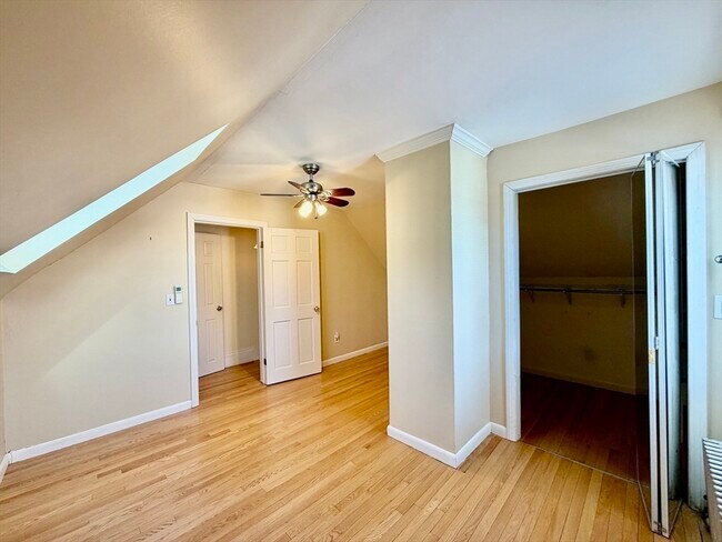 Building Photo - 12 Hall Pl