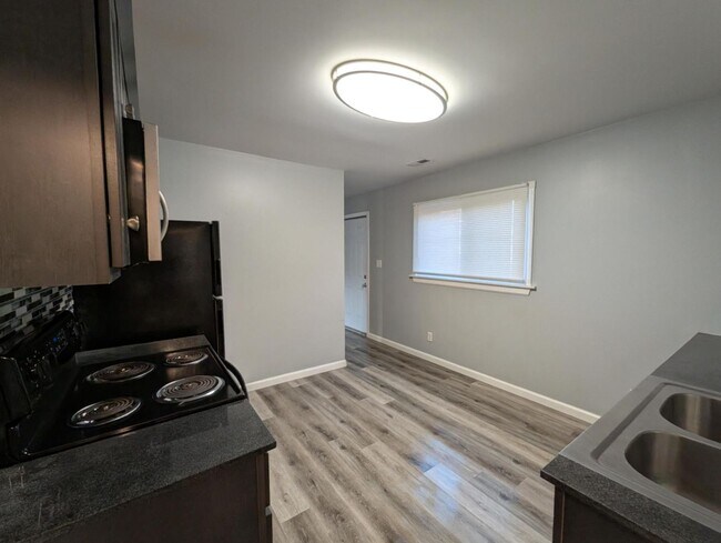 Building Photo - Dellwood Dream on Dennis