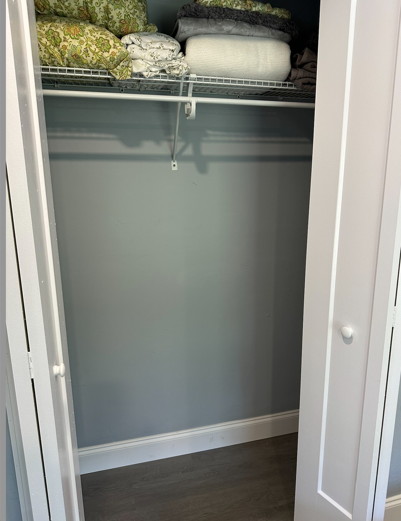 Building Photo - 493 Castle Dr