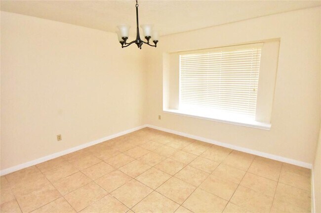 Building Photo - 2339 Walnut Ridge Dr