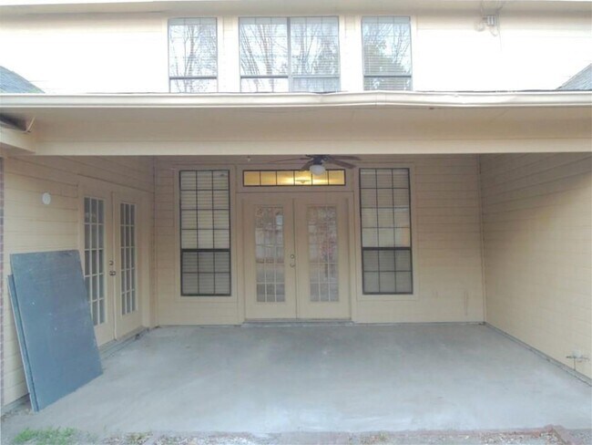 Building Photo - 2116 Leeds Dr