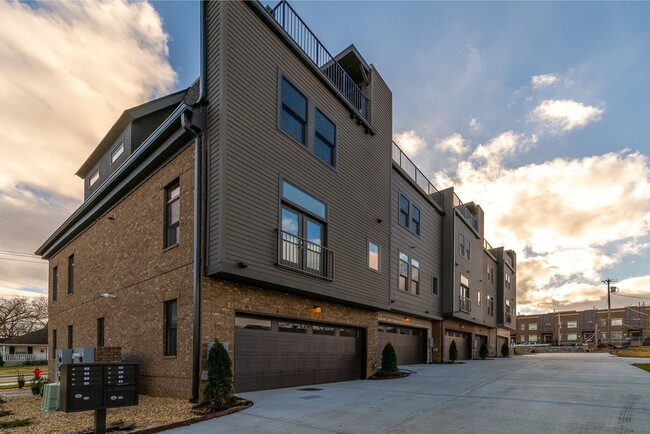 Building Photo - 510 Garfield St