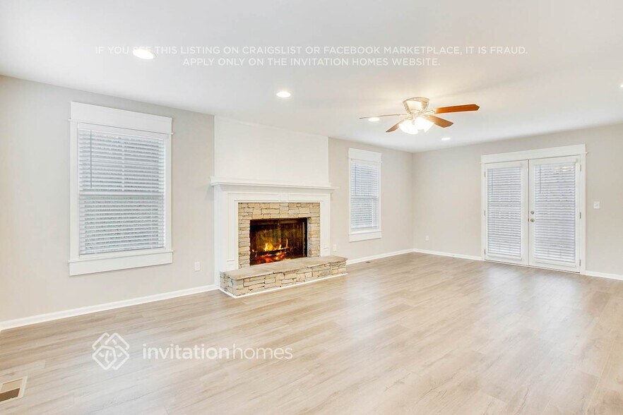 Building Photo - 3770 Churchill Dr SW