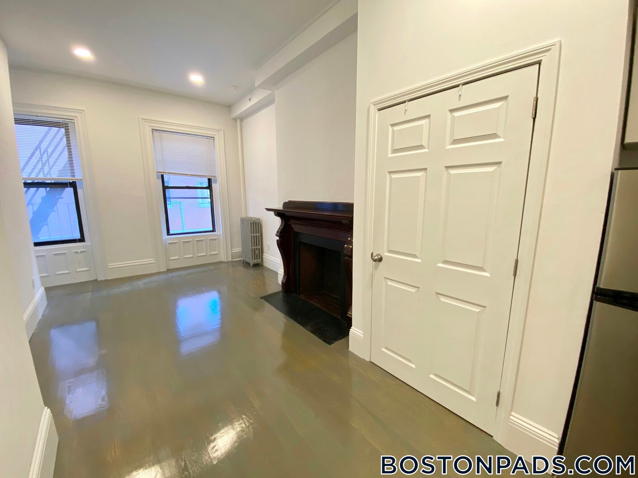 Building Photo - 270 Newbury St