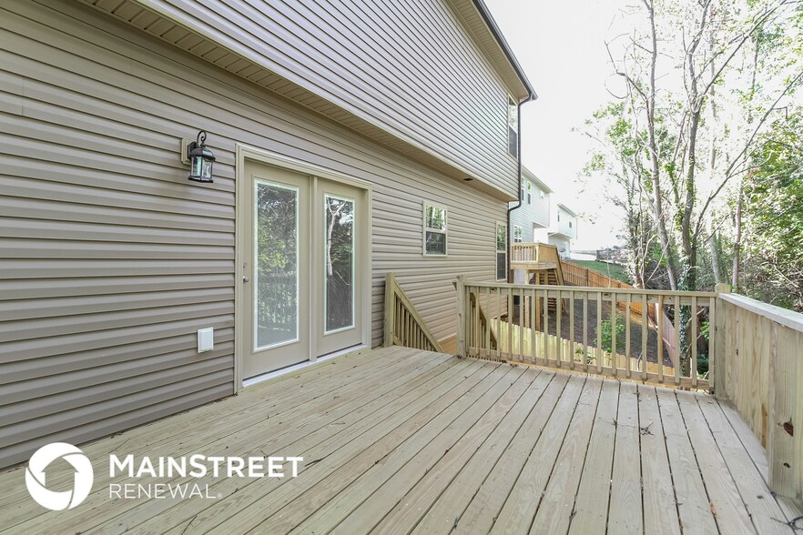 Building Photo - 109 Lyndhurst Dr