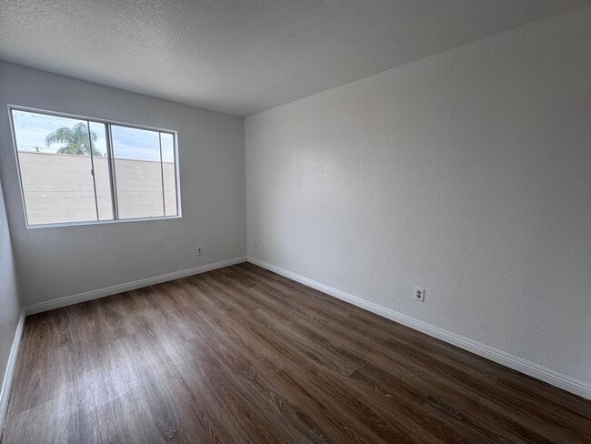 Building Photo - Spacious Home in Huntington Park HOA Commu...