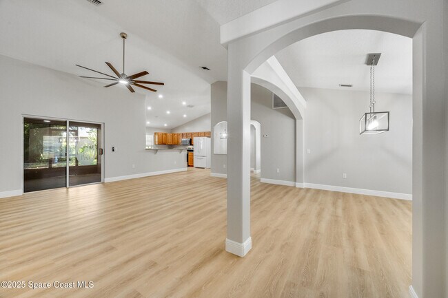 Building Photo - 187 Pinta Cir