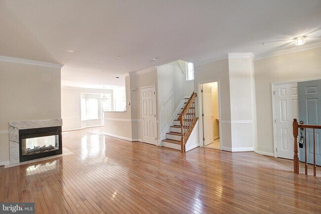 Building Photo - 8864 Briarcliff Ln