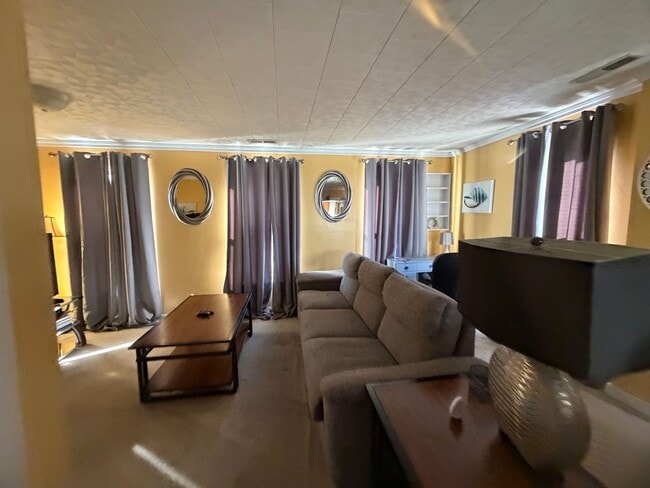 Building Photo - 602 N 6th St