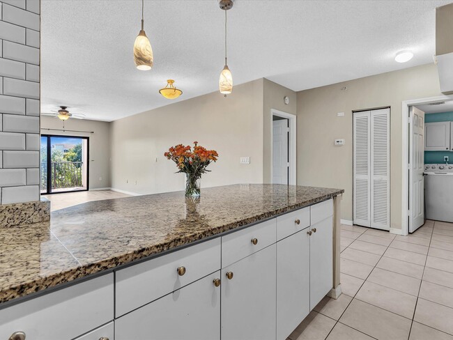 Building Photo - 2105 Lavers Cir