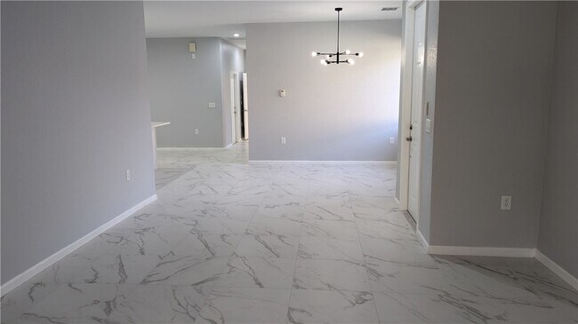 Building Photo - 826 Middleton Dr SW