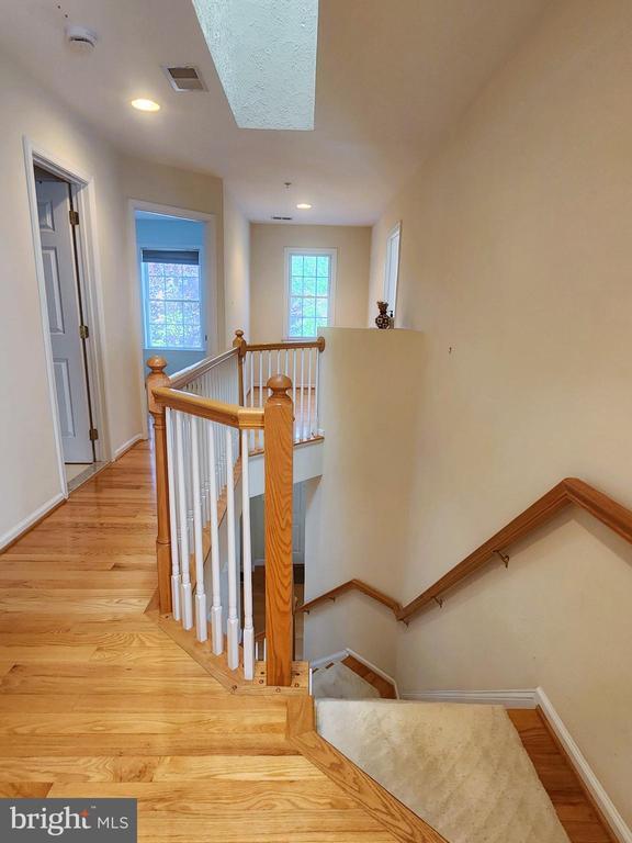 Building Photo - 917 Crestfield Dr