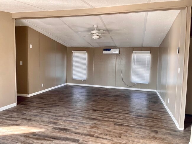 Building Photo - 301 Vida Bonita Wy