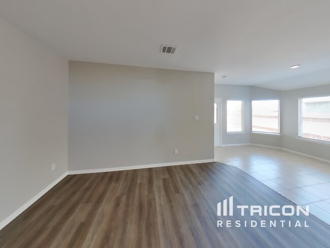 Building Photo - 809 Walls Blvd