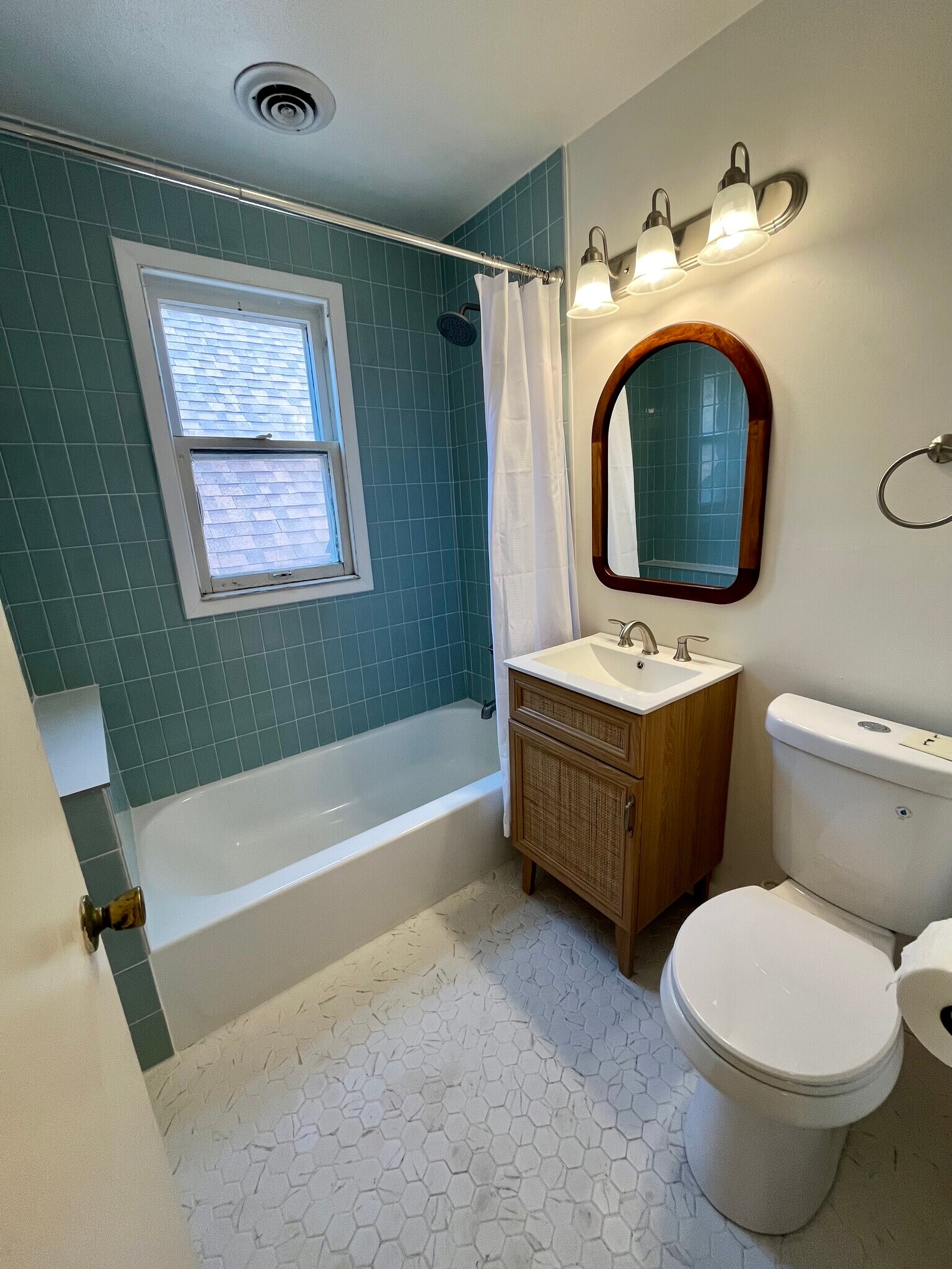 Building Photo - 3374 S Indiana Ave