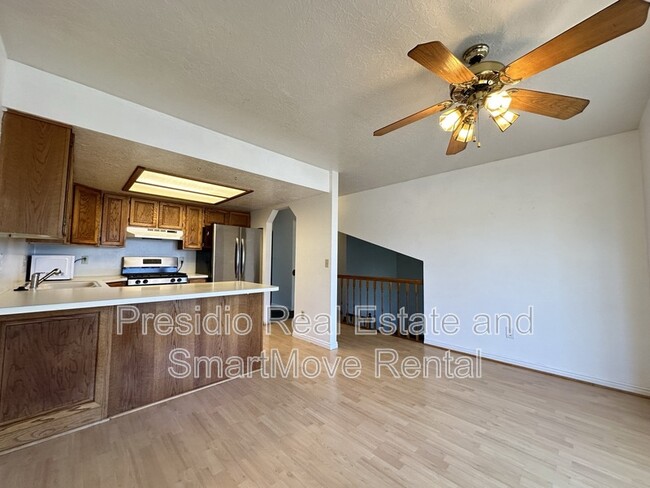 Building Photo - 1034 3350 N