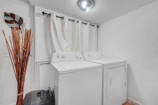 Building Photo - 1313 4th St NE